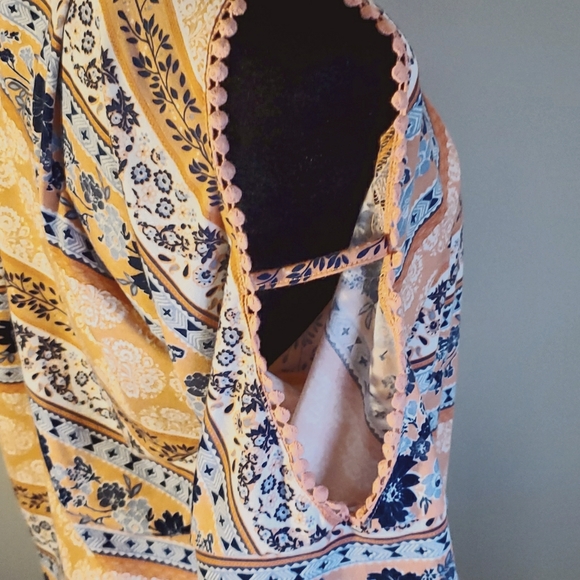 Cold Shoulder Tunic - Picture 6 of 6